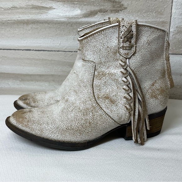 Very Volatile Shoes - Very Volatile Lookout Western Boot Distressed Bootie Side Fringe Women's Size 6